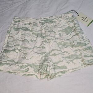 NWT Alpine Design Shorts  Green Design SPF 30‎ Size Large Elastic Waist
